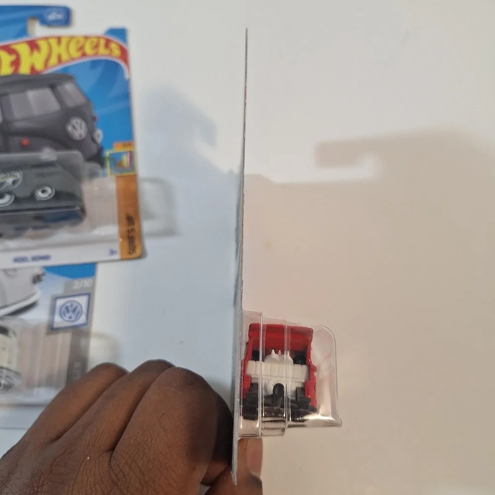 Hot Wheels Kool Kombi Target Red Edition/ Magnus Walker/ Moon Eyes